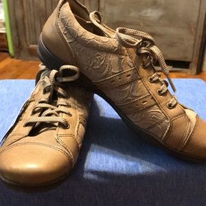 TAOS 7 TAN TENNIS SHOES. LACE DETAIL SUPER COMFY!